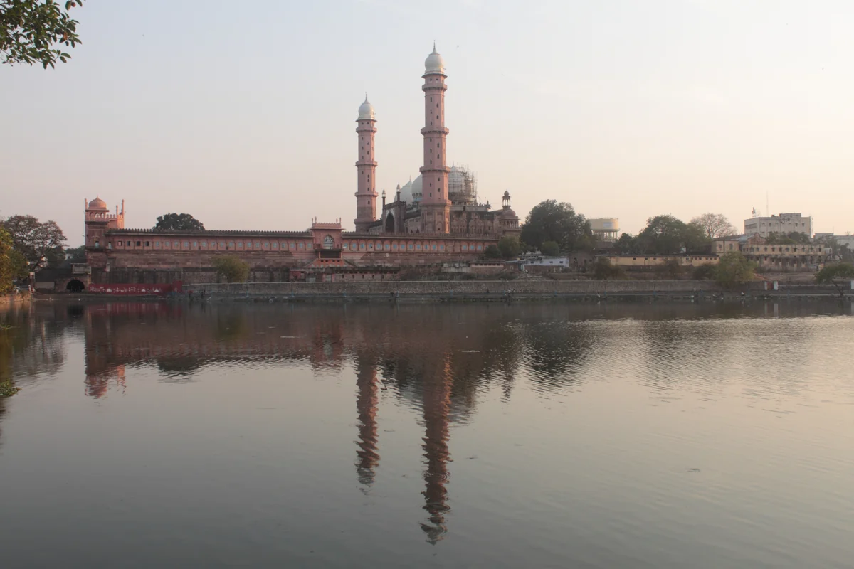 Taj-ul-Masajid in the Bhopal area · actual photograph