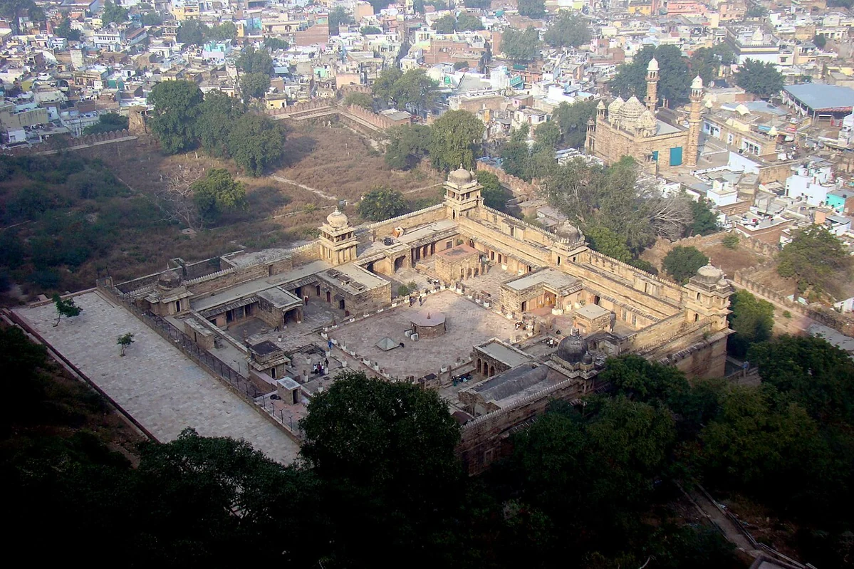 Gujari Mahal Archaeological Museum in Gwalior · actual photograph