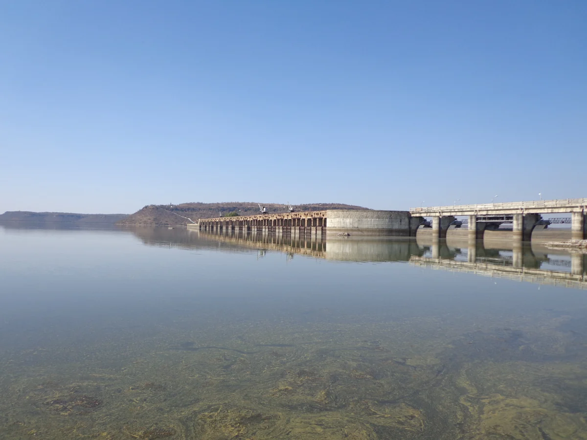 Tigra Dam (Tighra Reservoir) in Gwalior · actual photograph