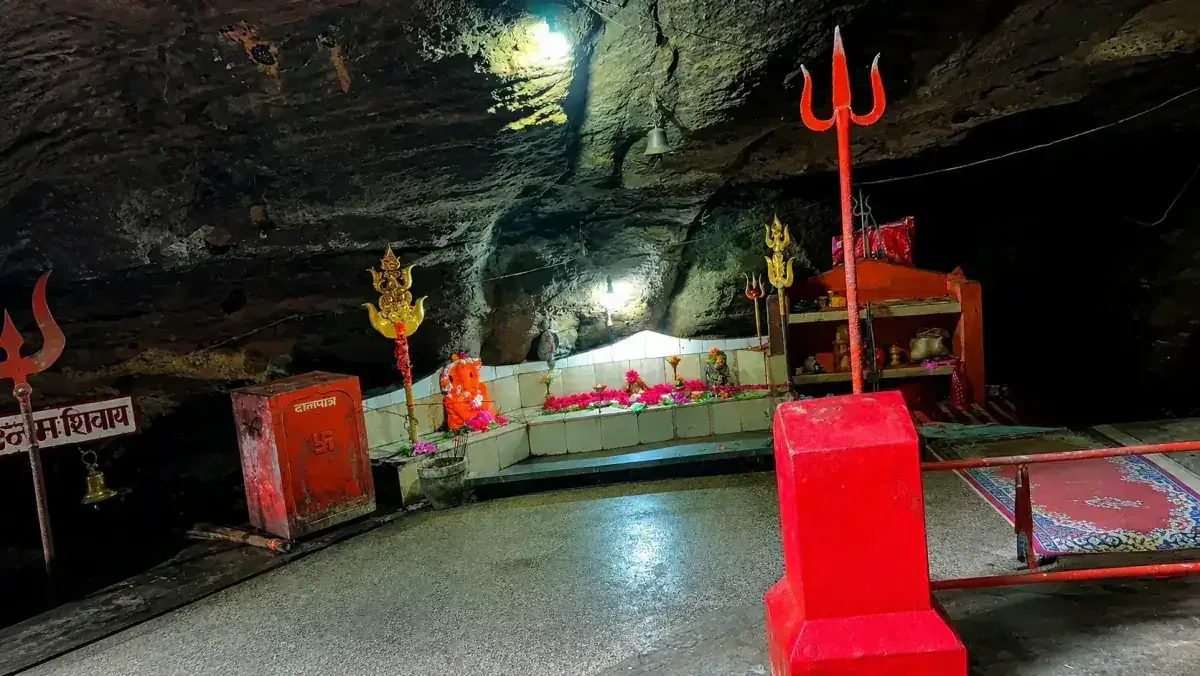 Jatashankar cave shrine, Pachmarhi