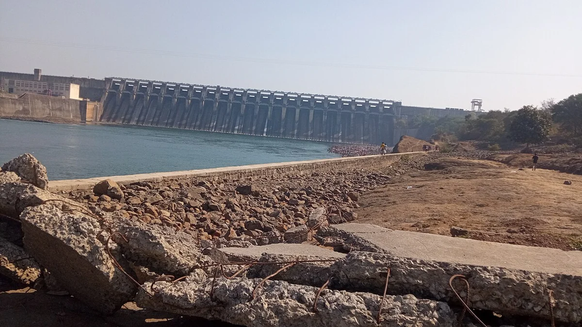Bargi Dam in the Jabalpur area · actual photograph