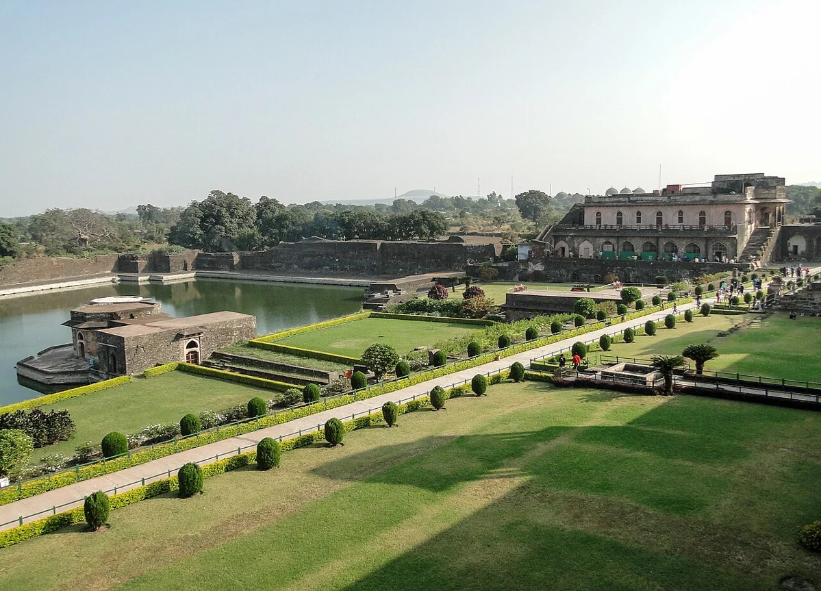 Taveli Mahal in Mandu · actual photograph
