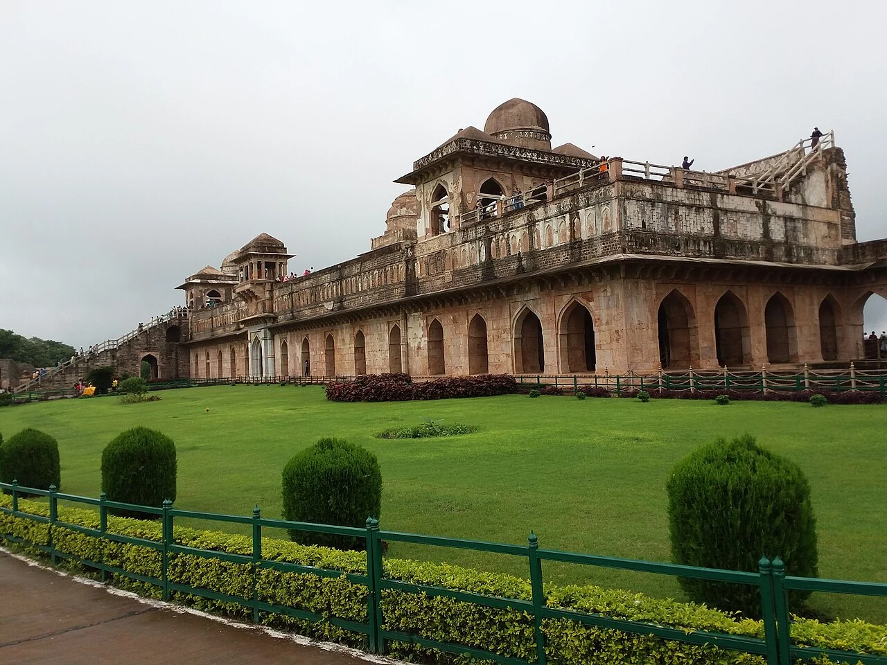 महल की पहली झलक · original Jahaz Mahal architecture · G khan2017